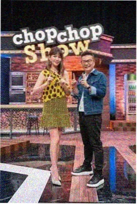晚灯照旧索引卡封面:旧台灯与餐桌一角
